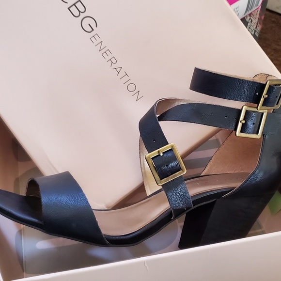 Black sandal - Picture 2 of 2